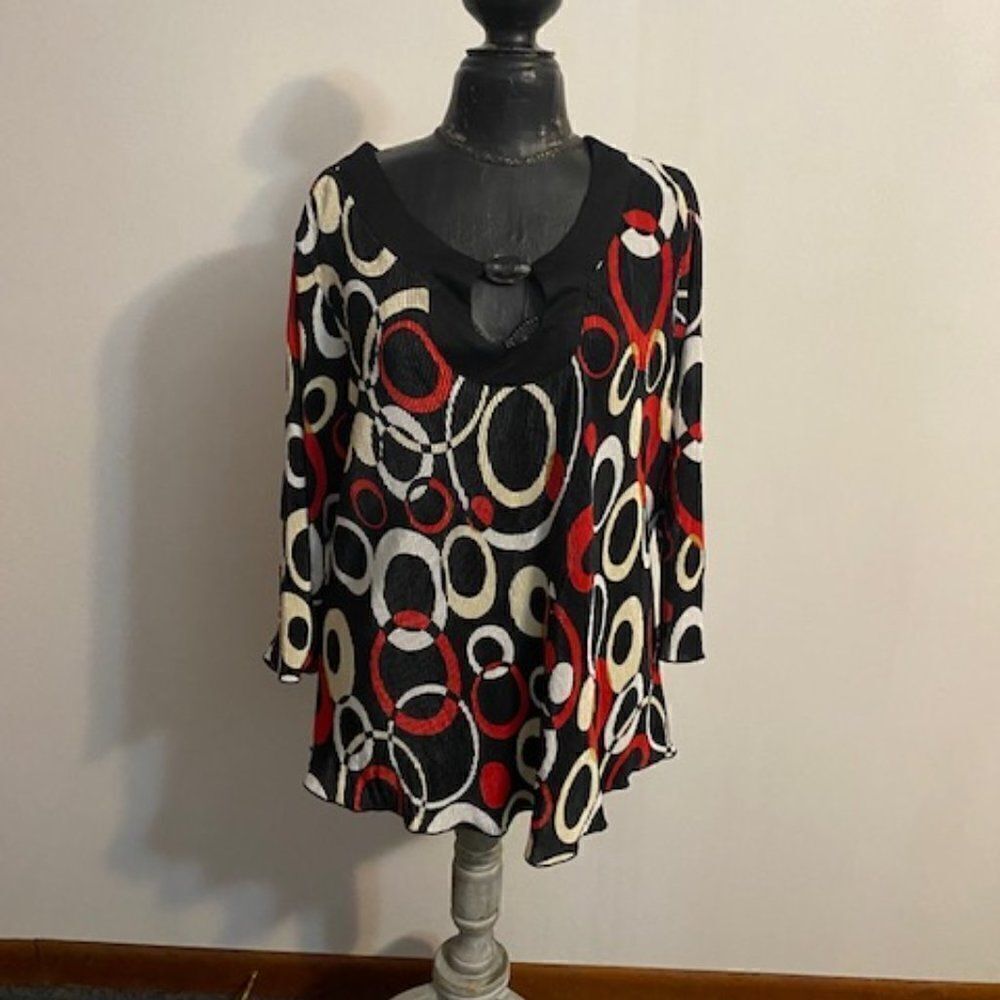 Zoey & Beth Plus 3/4 sleeves Black/Red/White circle pattern tunic, size 2X